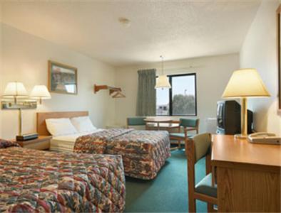 Super 8 Wichita East Kellogg Otel Oda fotoğraf